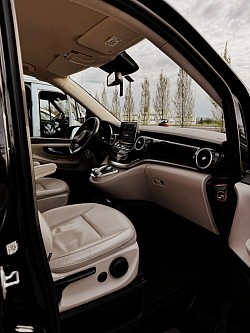 transfer Ukraine-Moldova, drivers with Romanian and Moldovan passports, no delays, comfortable cars with documents, regular maintenance, 24/7 support, risk-free trip, online booking, Viber, WhatsApp, Telegram